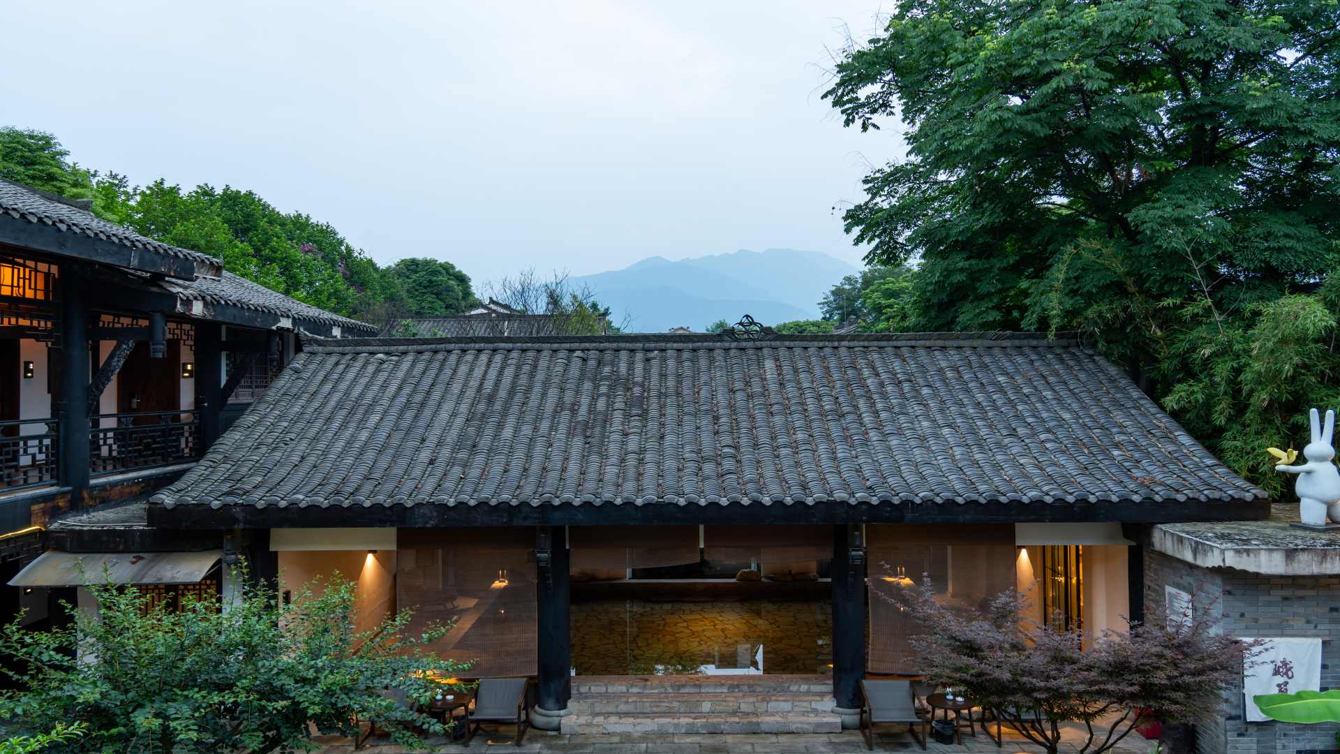 The Harmony Courtyard & Mount Emei Serene Residence Hot Spring Boutique Hotel Mountain
